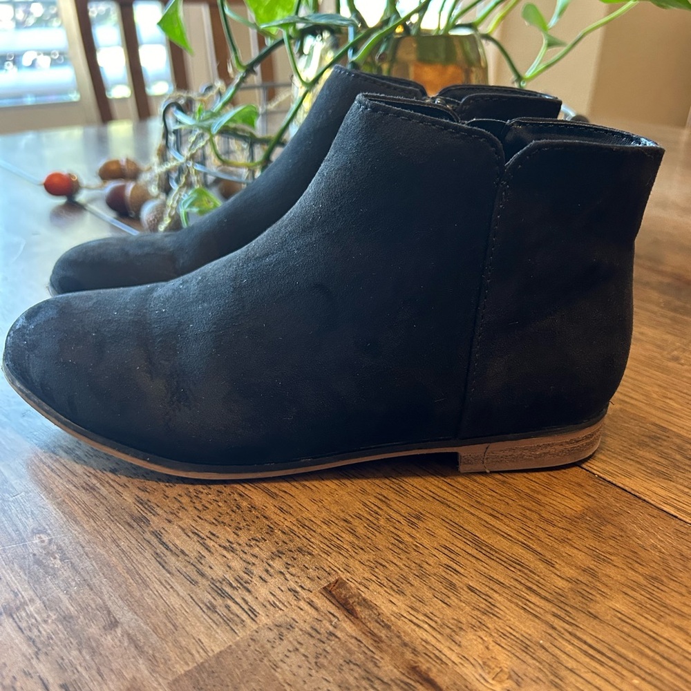 Cat & Jack black suede ankle booties